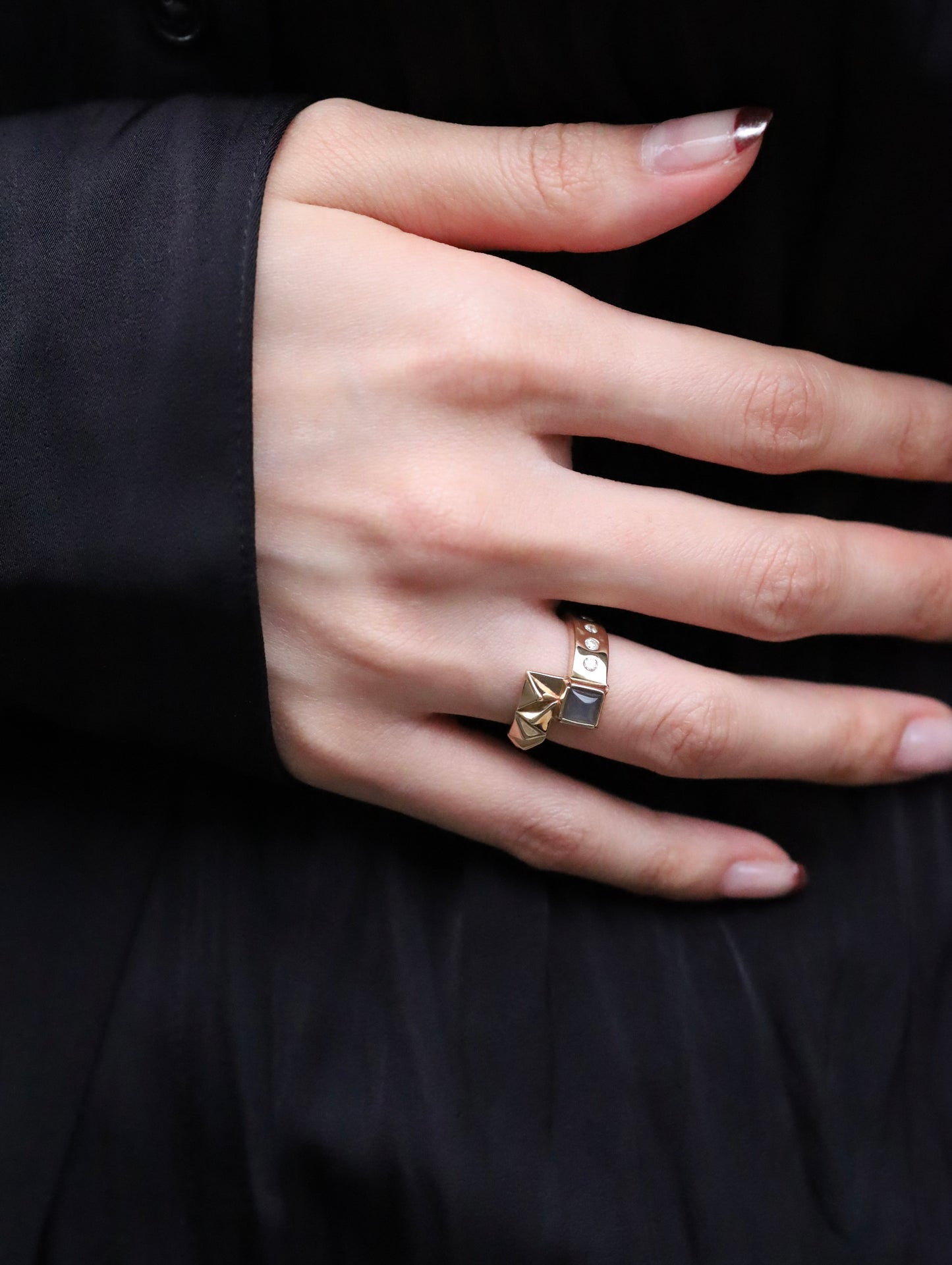 Rugged Luxe Ring_YG × Gray Moon Stone