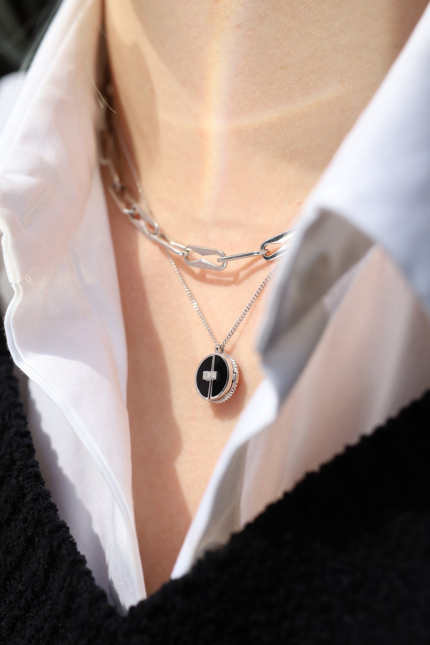 Axis Pendant_WG × Black Onyx